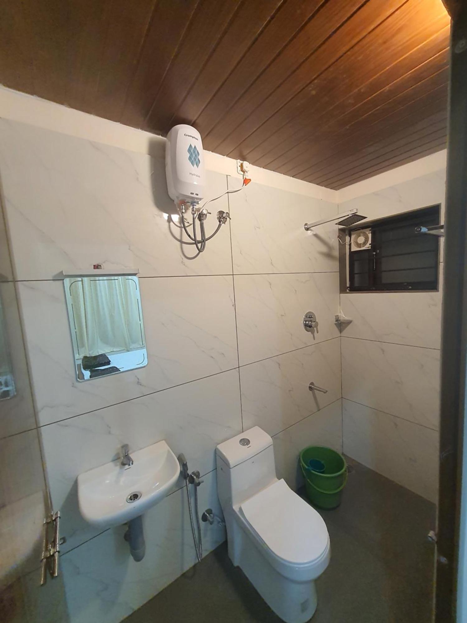 Uthram Residency Villa Kochi Exterior photo